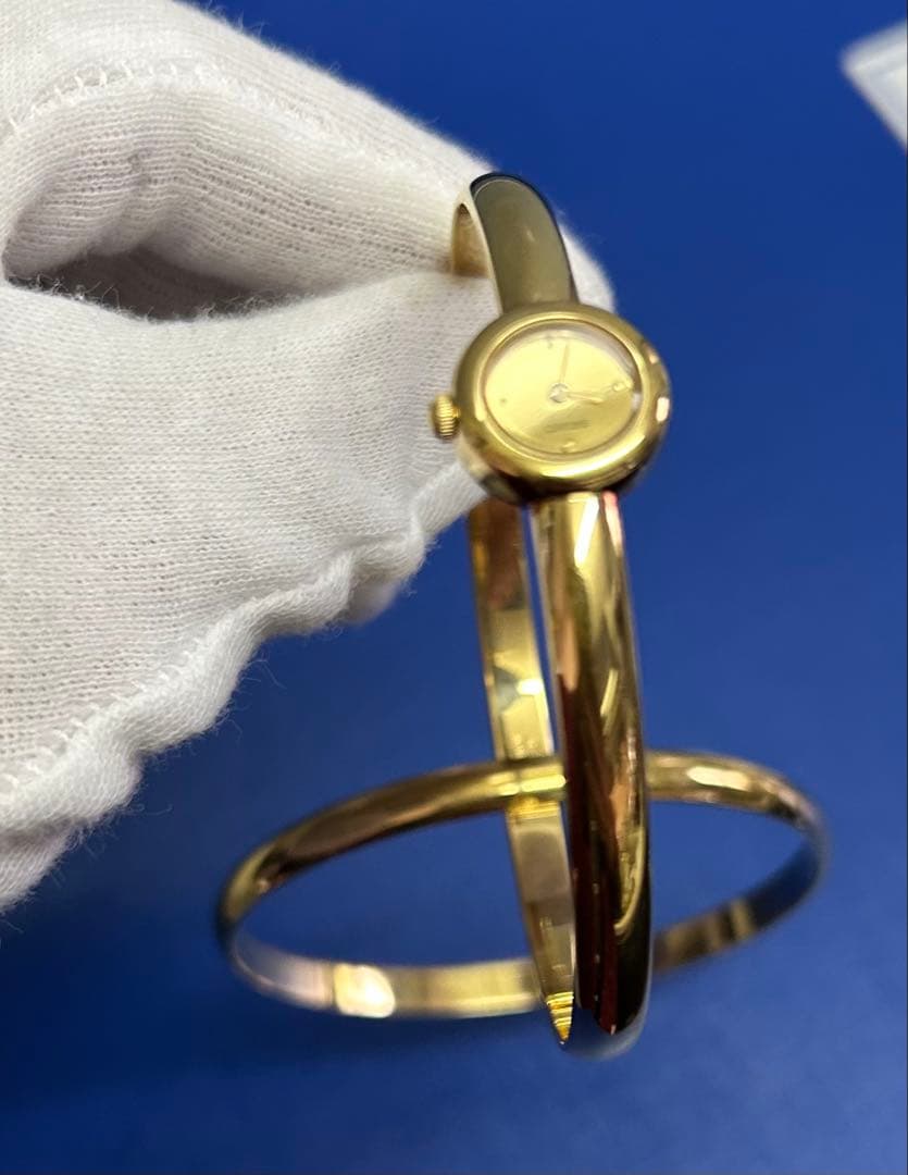 SEIKOセイコーバングルウォッチ　2連ブレスレット　クオーツ腕時計　ゴールド