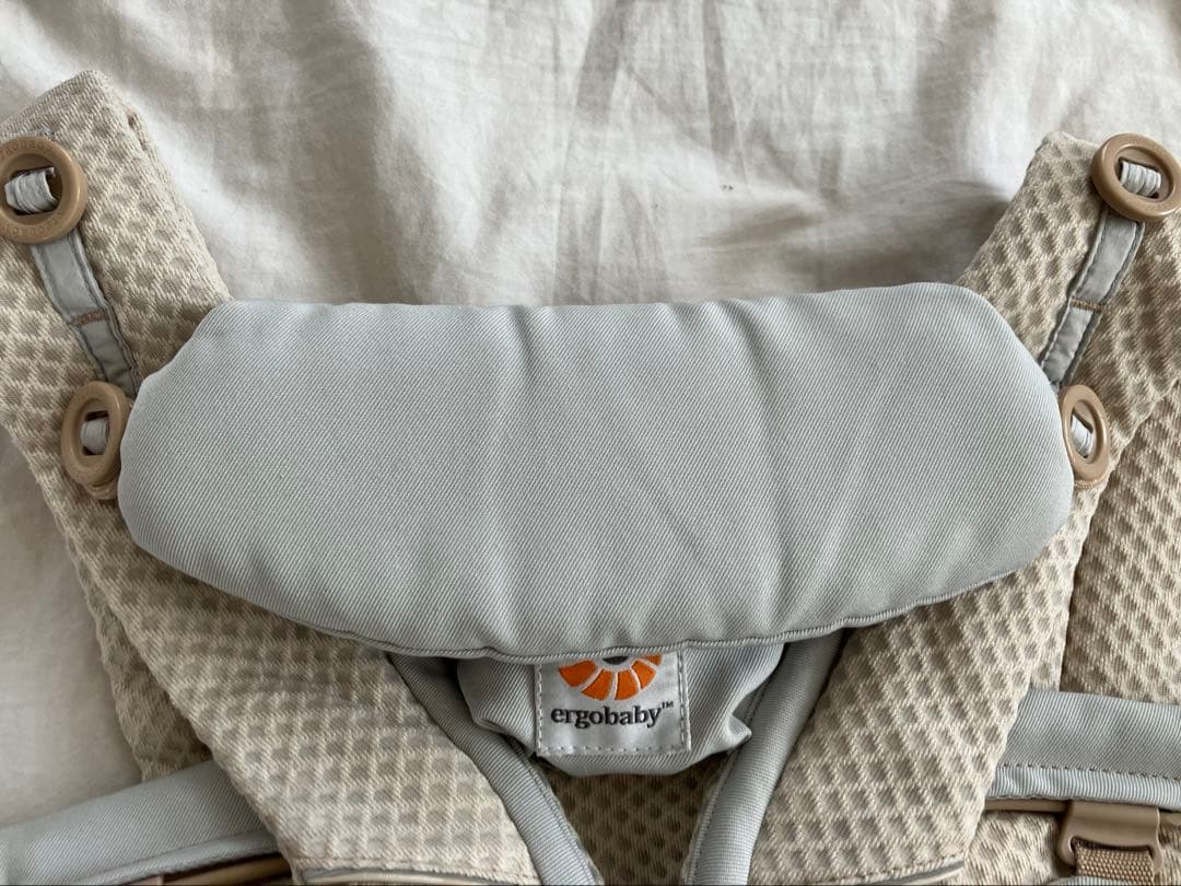 コニーのおまけつき　エルゴベビー　抱っこ紐　オムニブリーズ　サンドベージュ