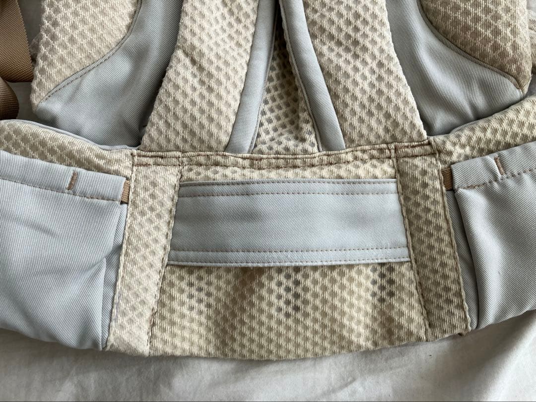 コニーのおまけつき　エルゴベビー　抱っこ紐　オムニブリーズ　サンドベージュ