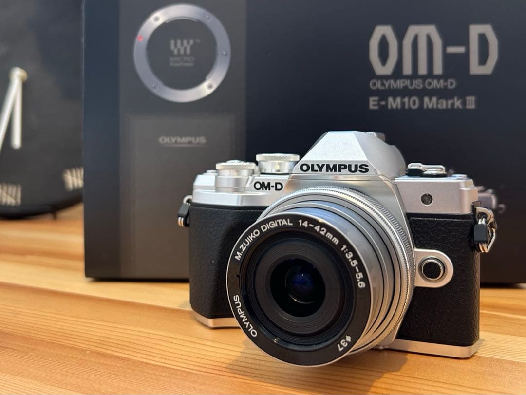 OLYMPUS OM-D E-M10 Mark III ダブルズームキット一式