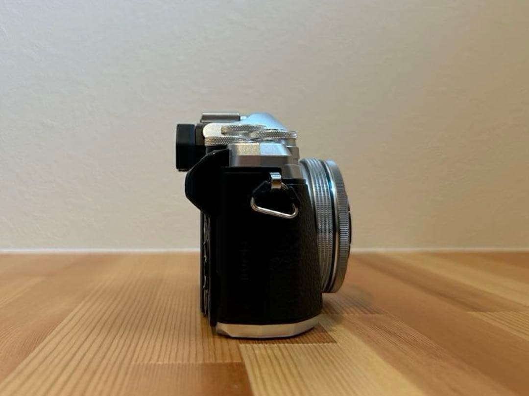 OLYMPUS OM-D E-M10 Mark III ダブルズームキット一式