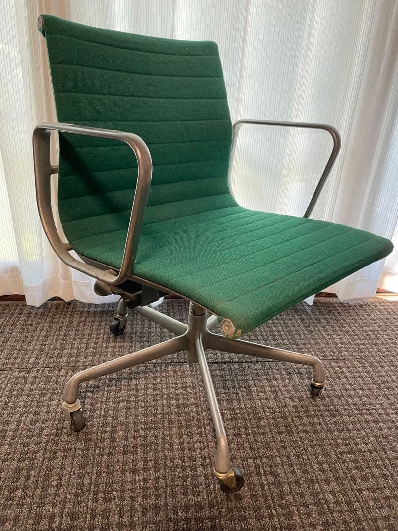 ハーマンミラー　アルミナムチェア