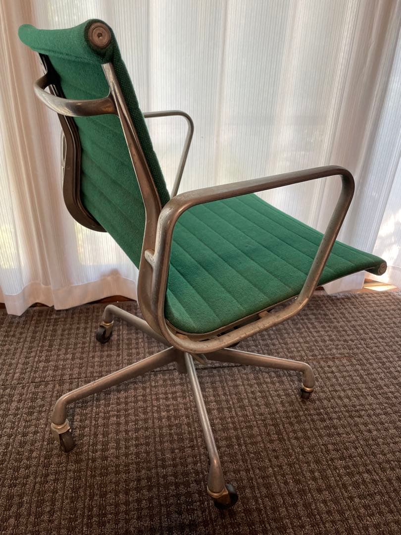 ハーマンミラー　アルミナムチェア