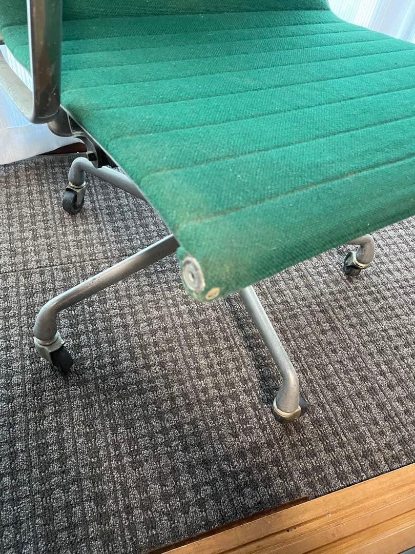 ハーマンミラー　アルミナムチェア