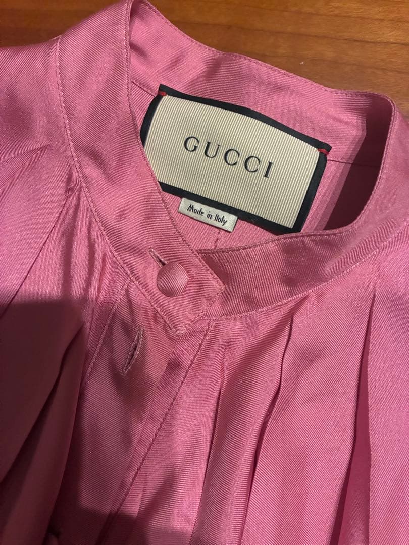 GUCCI ピンク フリル付きシャツ