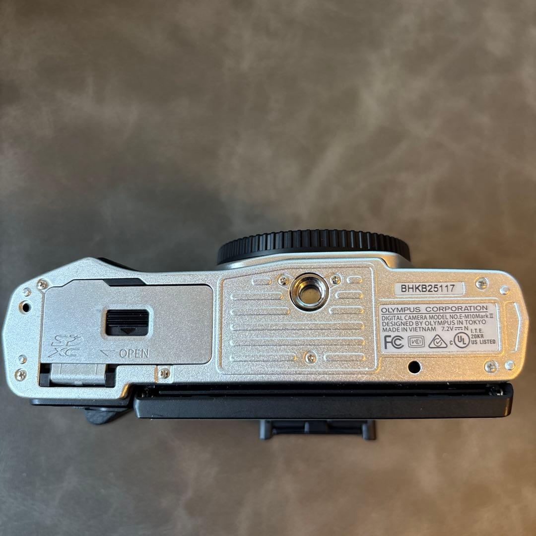 ジャンクOLYMPUS OM-D E-M10 Mark II ダブルズームキット