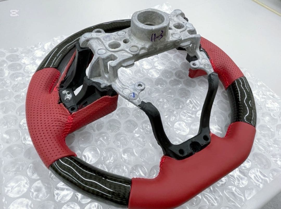 ブラックカーボン&レッドレザー レッドユーロステッチ 品番：HNB-BKC-RD