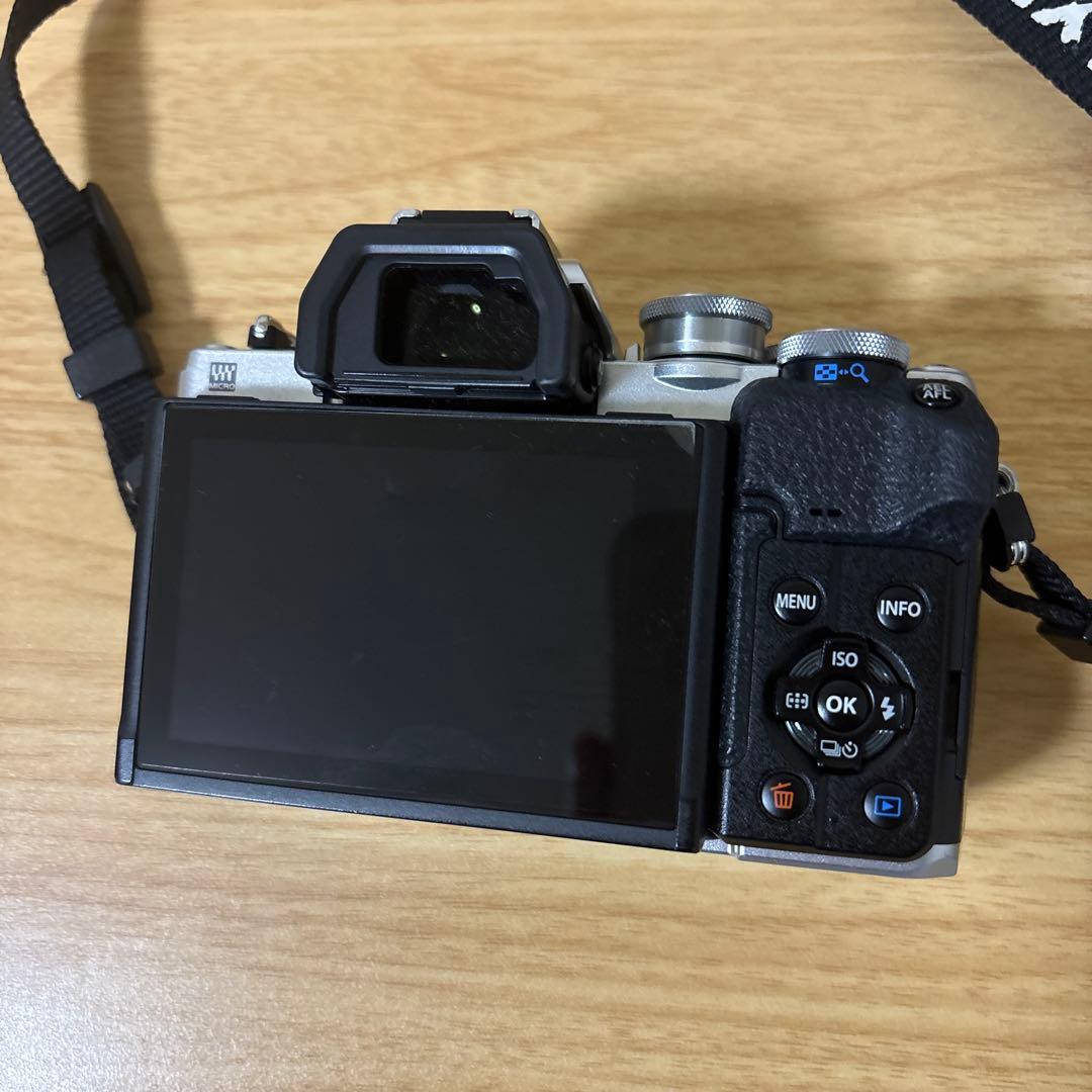 OLYMPUS OM-D E-M10 Mark III 本体