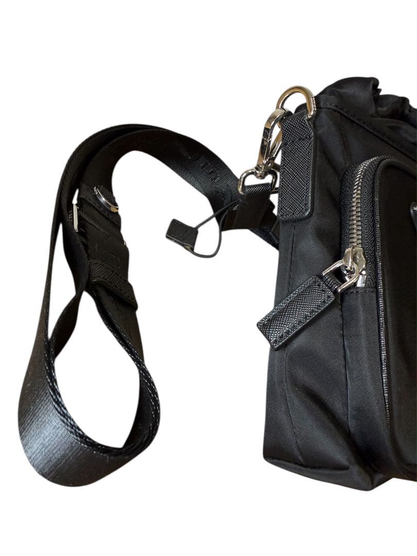 PRADA ブラック ナイロン　スマホ　ショルダーバッグ　即購入不可能