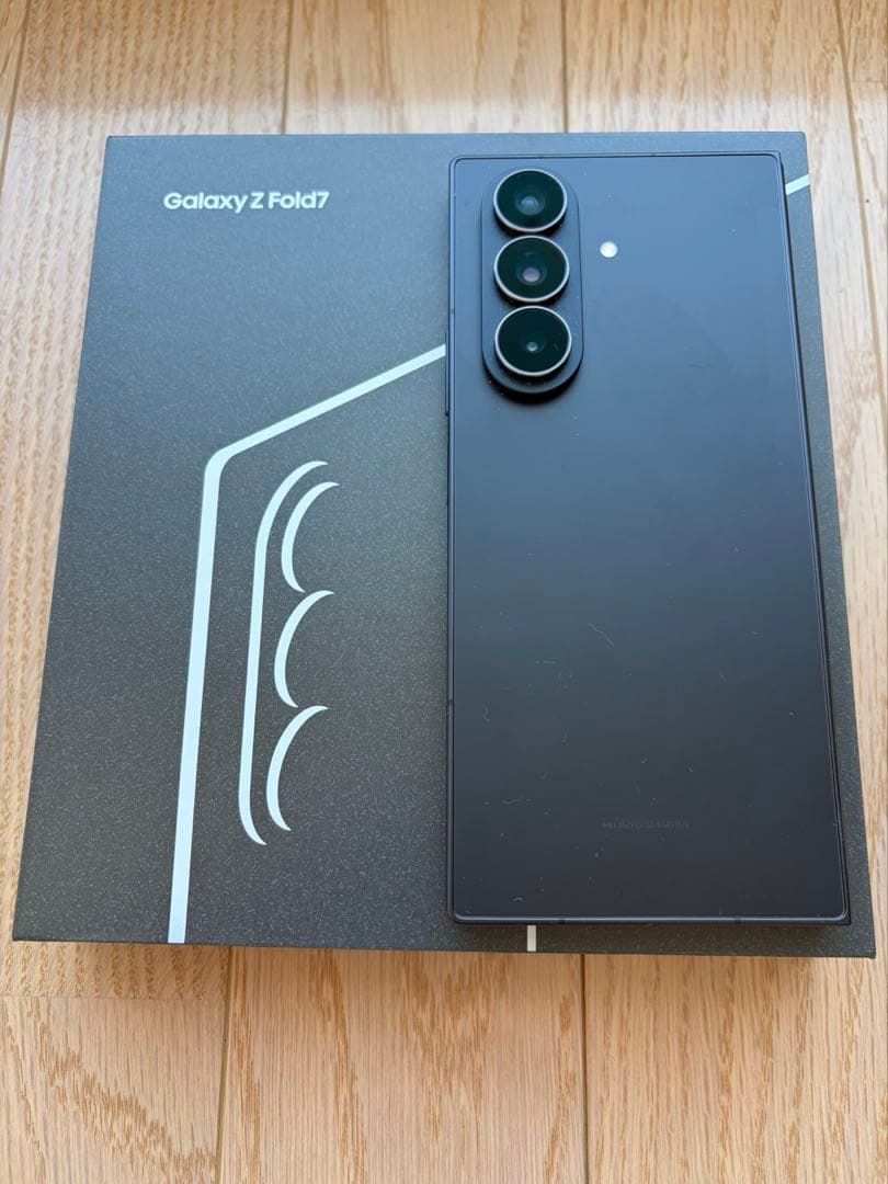 美品 Galaxy Z Fold 7 256GB Black ケース付