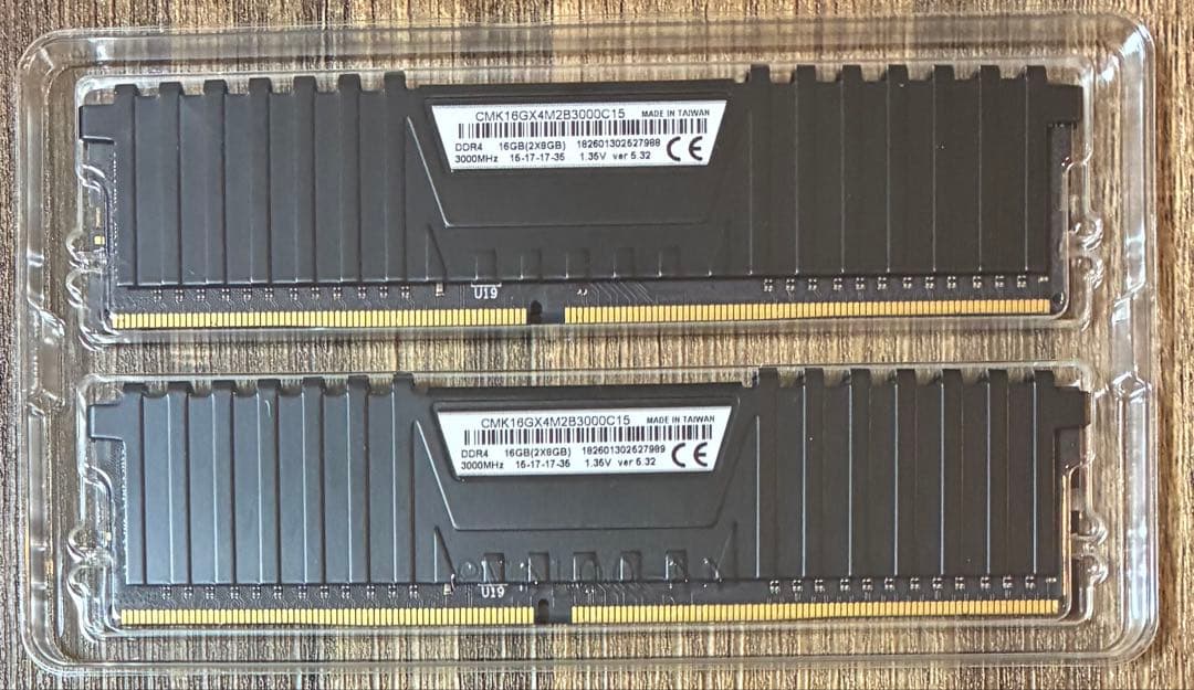 【中古】DDR4-3000 16GB(8GB×2枚) CORSAIR