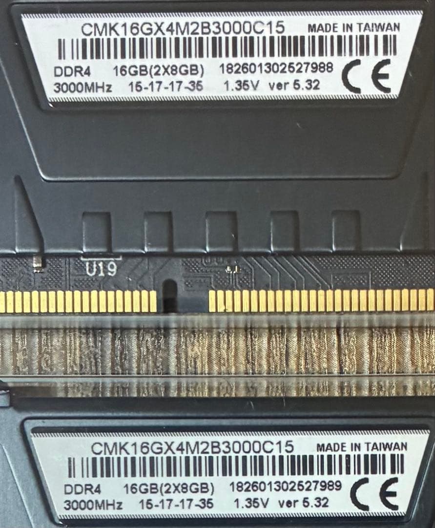 【中古】DDR4-3000 16GB(8GB×2枚) CORSAIR