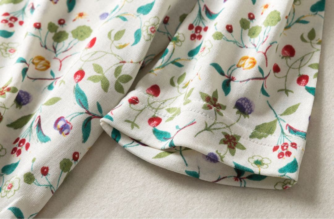 シルク絹100% 美肌長袖ネグリジェ パジャマ　寝巻　ワンピース　F 小花柄