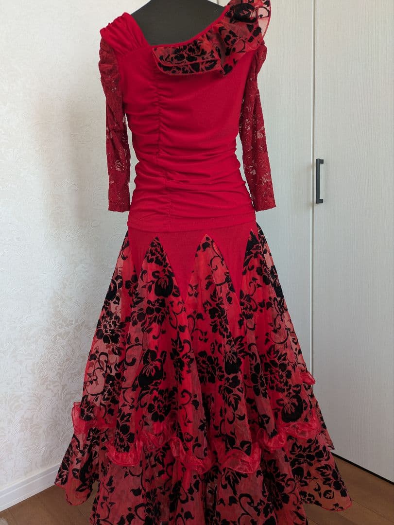 ♡レイリーナ♡ 社交ダンス用赤ドレス フリル付き　セットアップ　Mサイズ