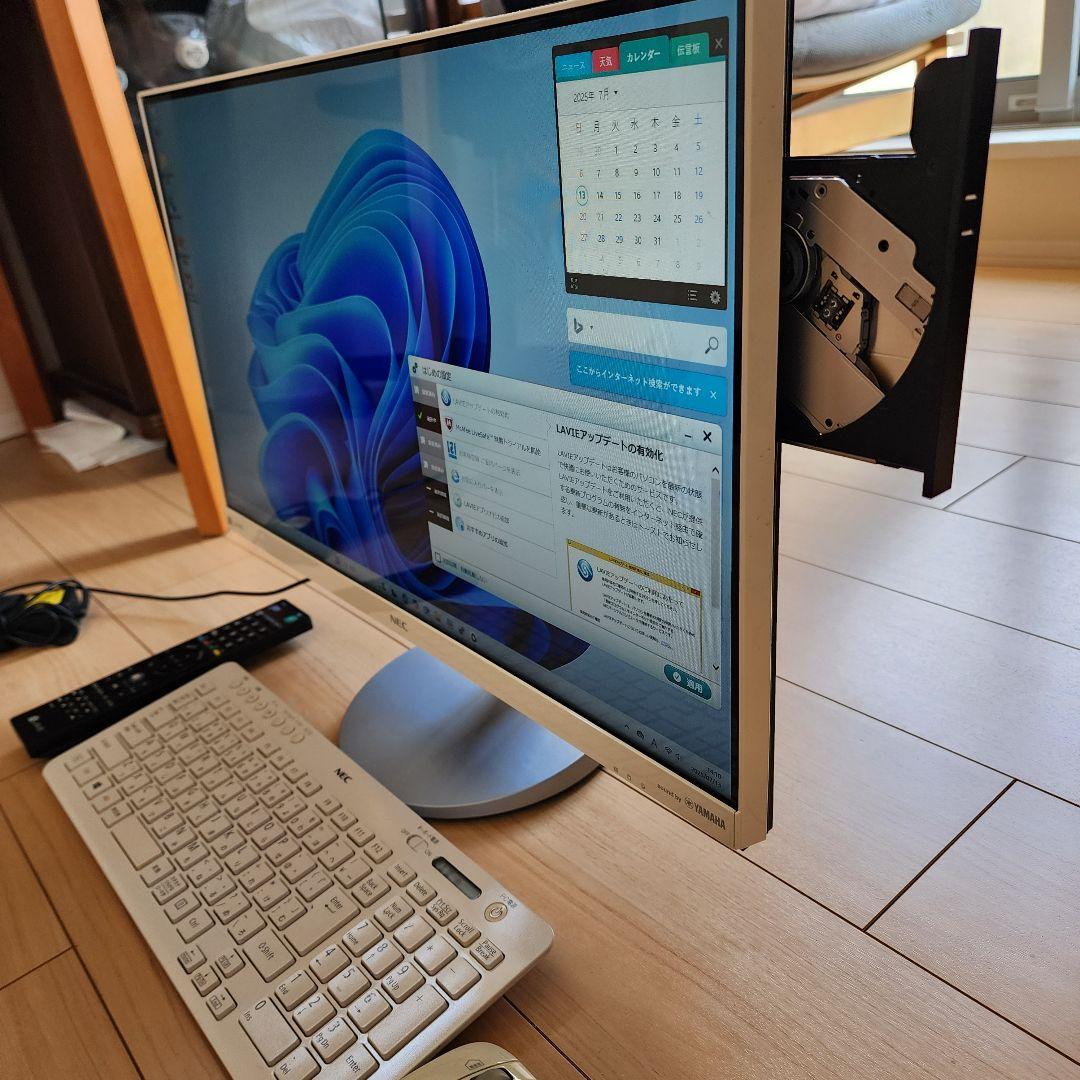 24インチ一体型PC NEC LAVIE PC-DA770HAW 　Win11