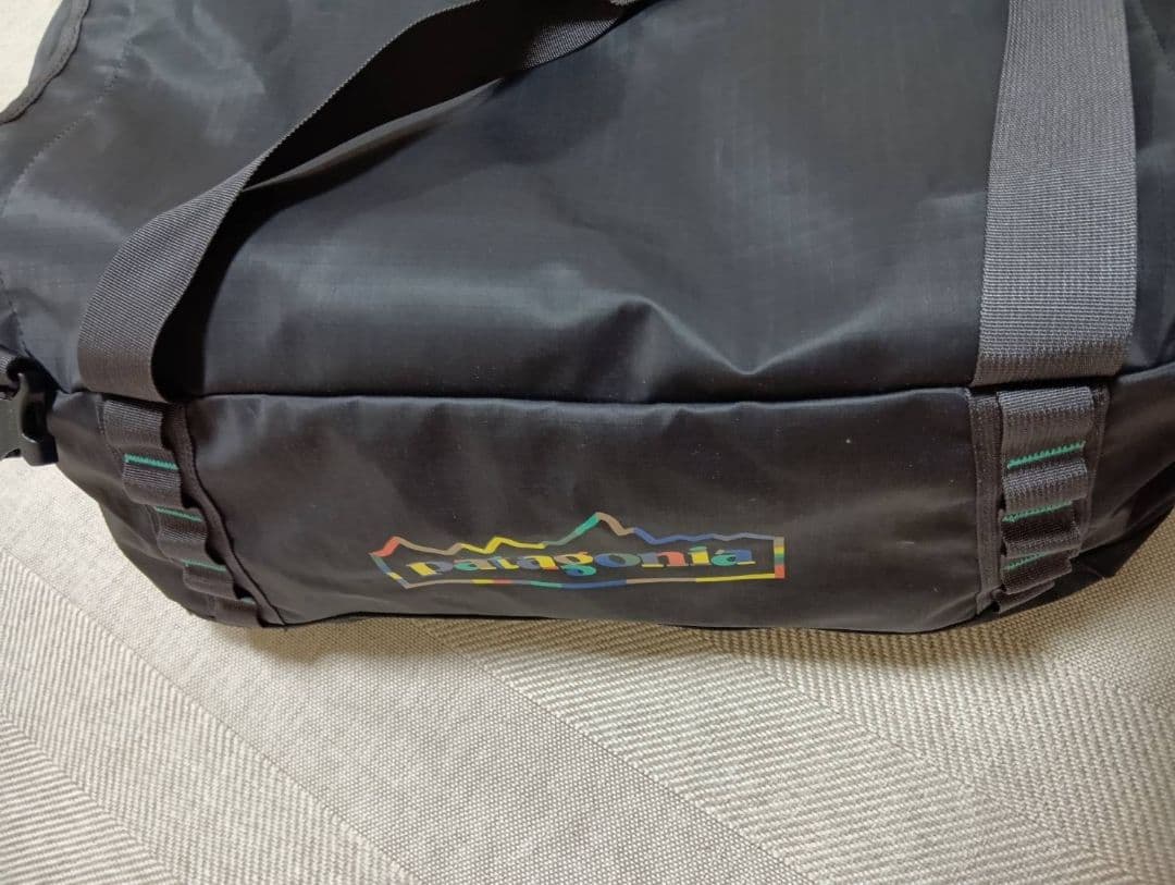 patagonia　ブラックホールダッフル　40Ｌ