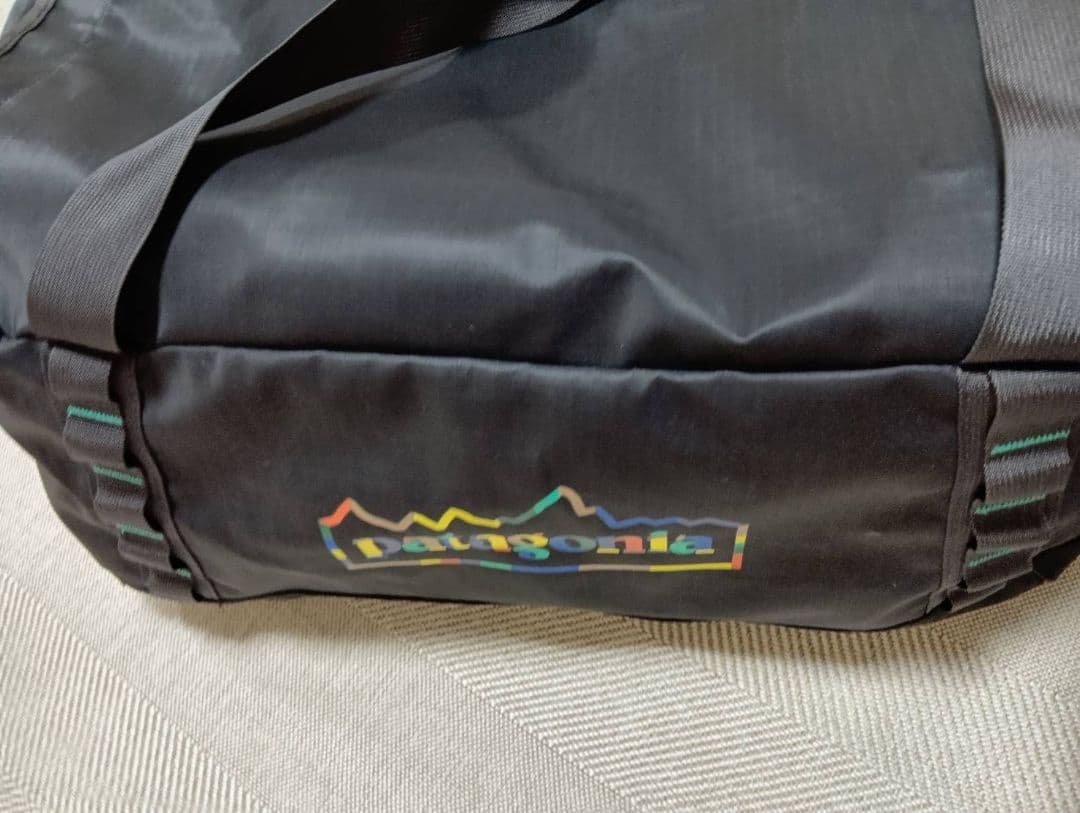 patagonia　ブラックホールダッフル　40Ｌ