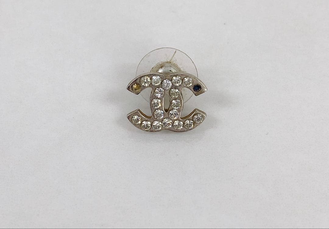 ＋【訳あり】シャネル ピアス 片耳　ストーン付き　ロゴ