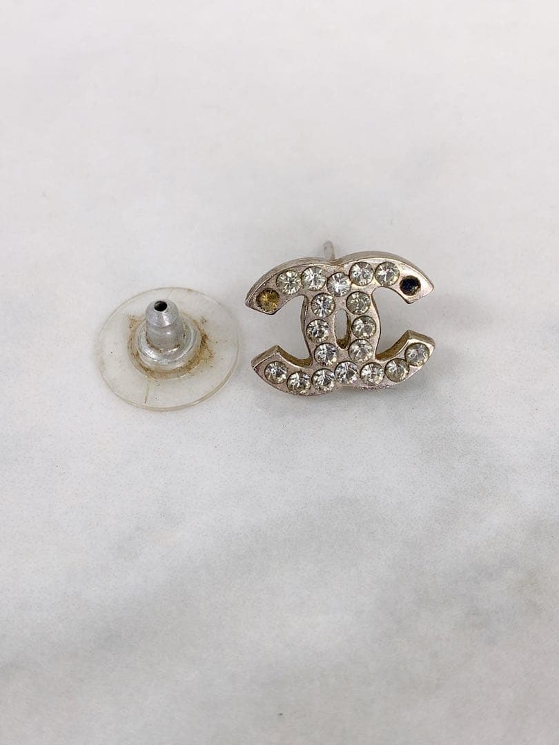 ＋【訳あり】シャネル ピアス 片耳　ストーン付き　ロゴ