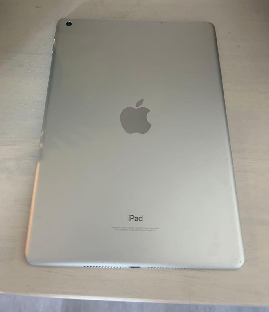 Apple iPad (第五世代)32GB シルバー(整備済み品)