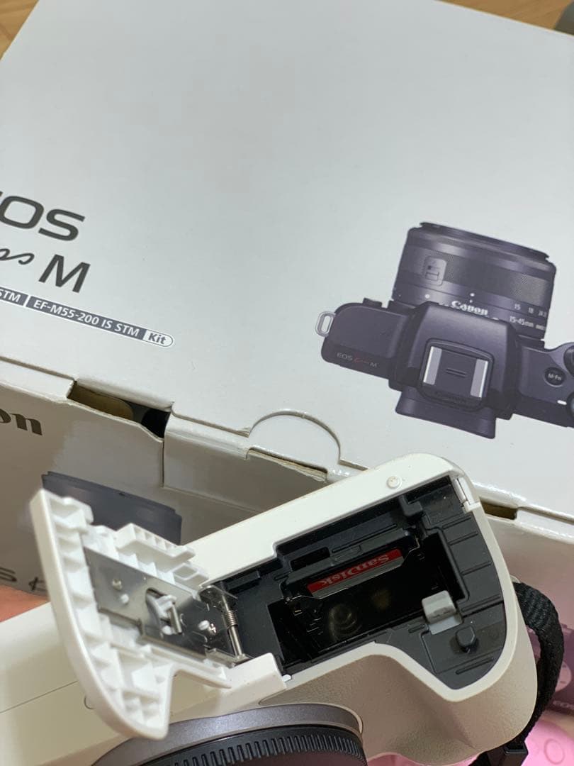 Canon EOS Kiss M ホワイト 2本レンズ付き