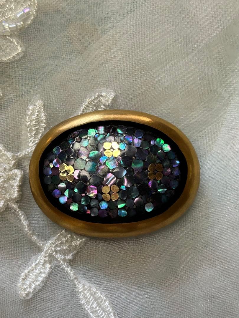 本鼈甲の螺鈿細工のブローチ永成作家物