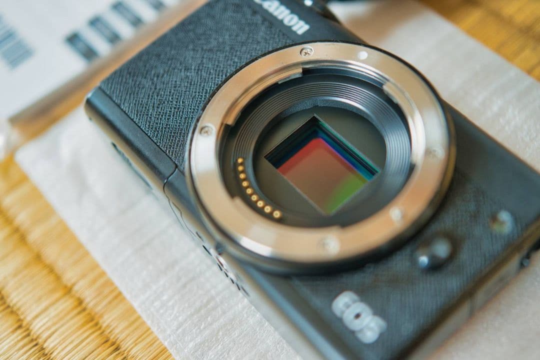 Canon EOS M200黒ボディとバッテリー、512GB SDカード