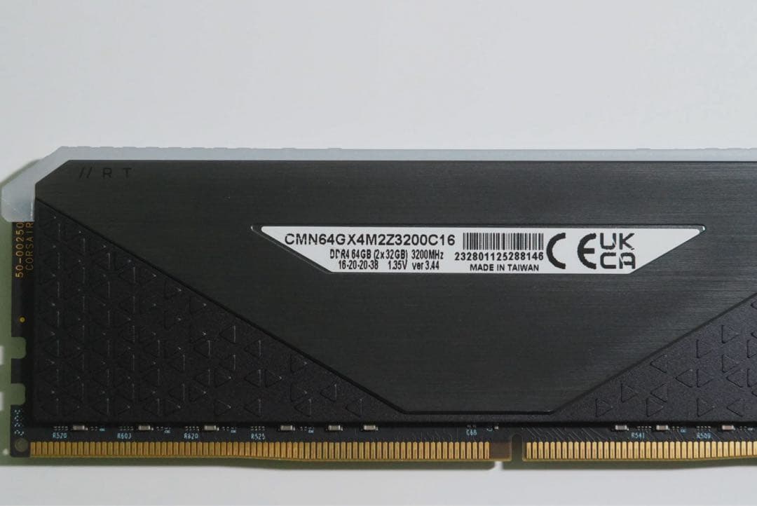 VENGEANCE RGB RT 64GB DDR4 3200MHz ブラック