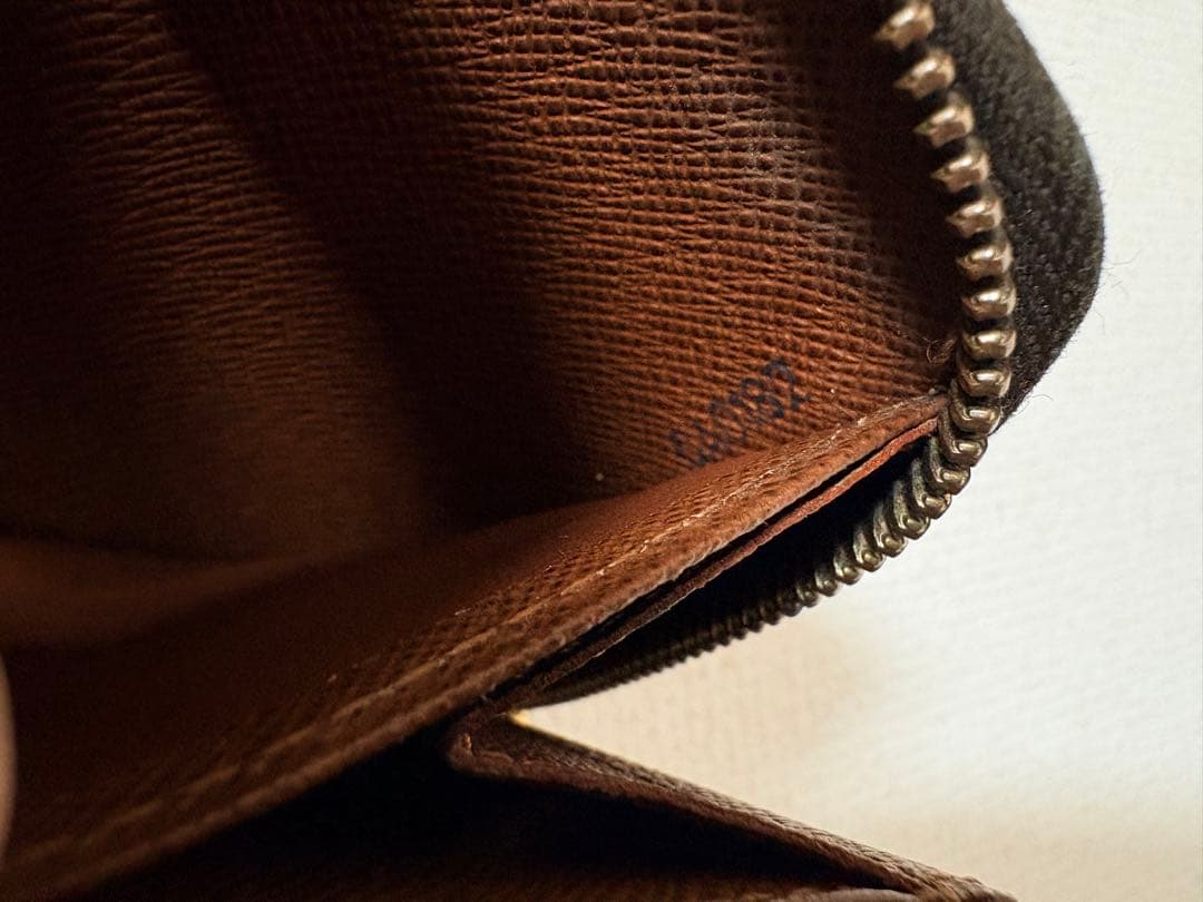 ルイヴィトン　モノグラム　ジッピーウォレット　長財布