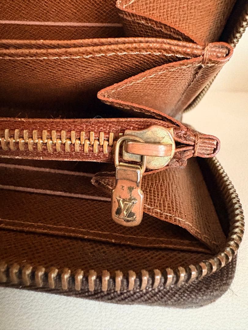 ルイヴィトン　モノグラム　ジッピーウォレット　長財布