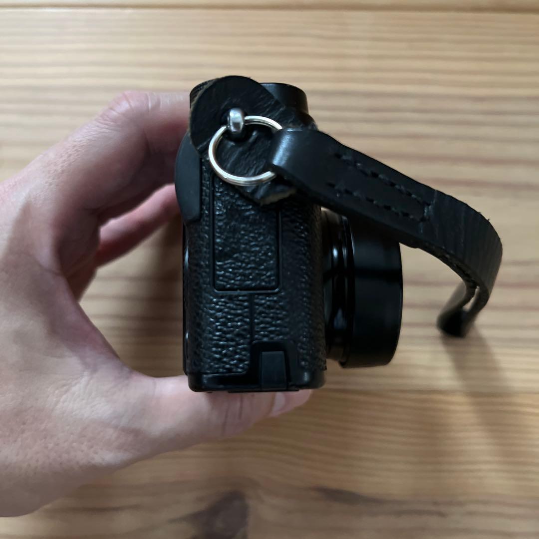 富士フイルム　X20 ブラック　美品　充電器追加しました。