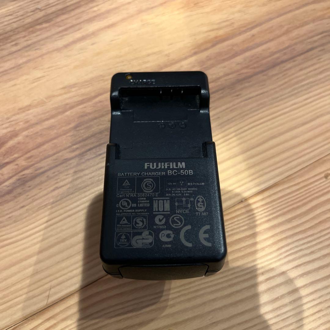 富士フイルム　X20 ブラック　美品　充電器追加しました。