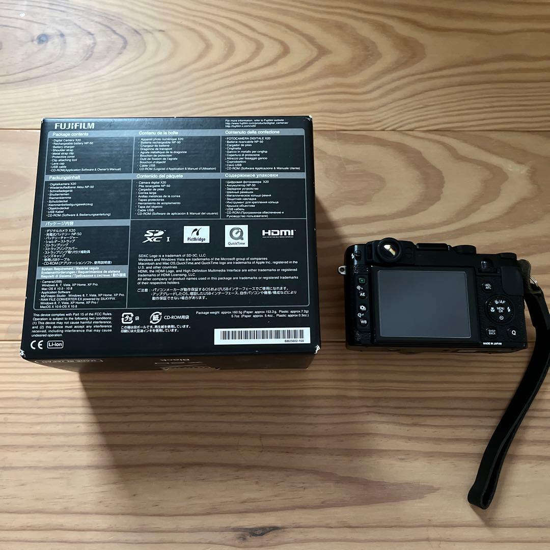 富士フイルム　X20 ブラック　美品　充電器追加しました。