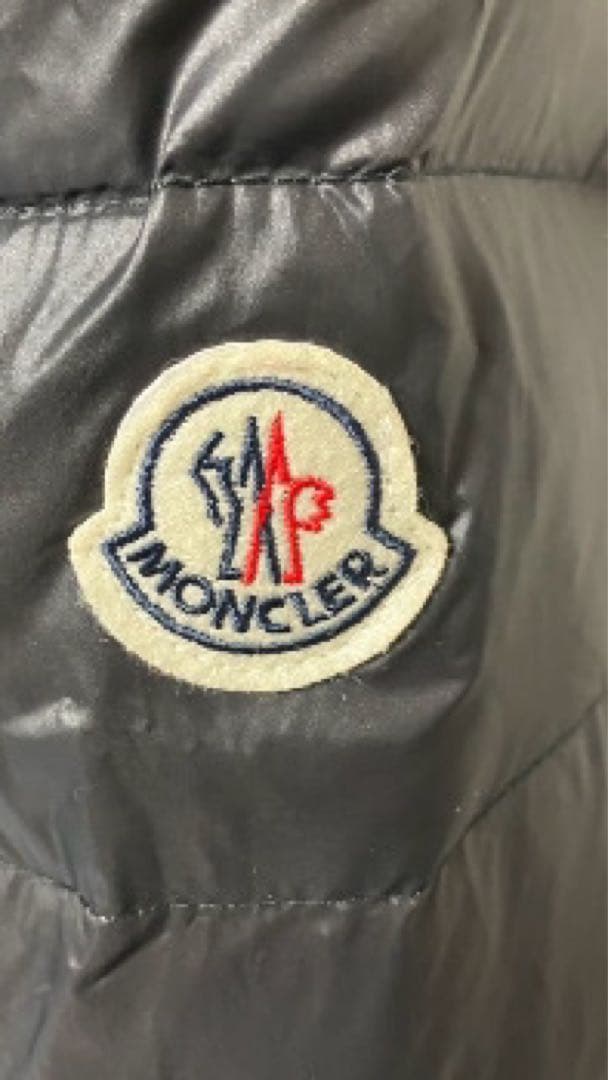 MONCLER 黒 ダウンジャケット フード付き　サイズ2