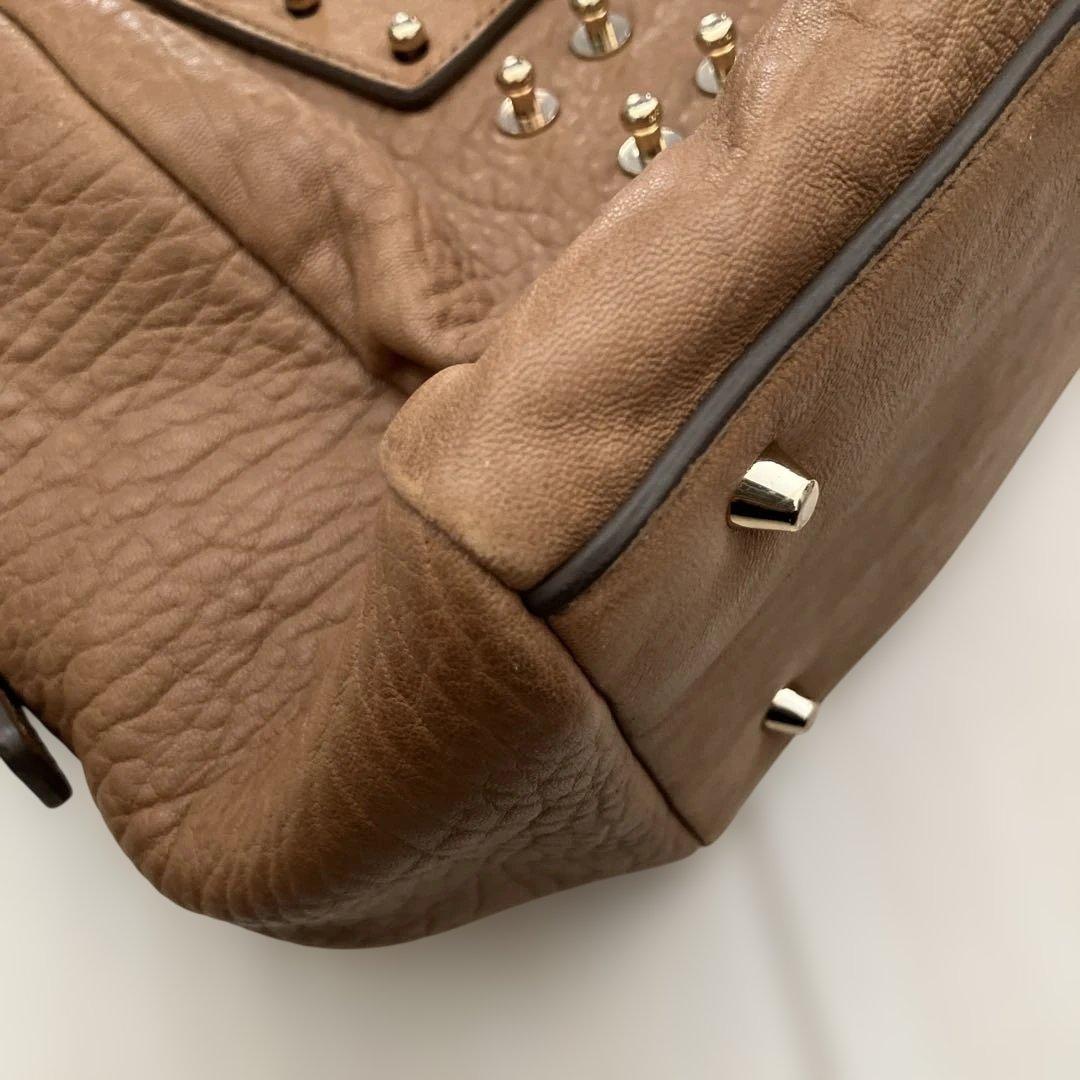 アニヤハインドマーチ　スタッズ使いレザーボストンバッグ　ショルダーベルトあり