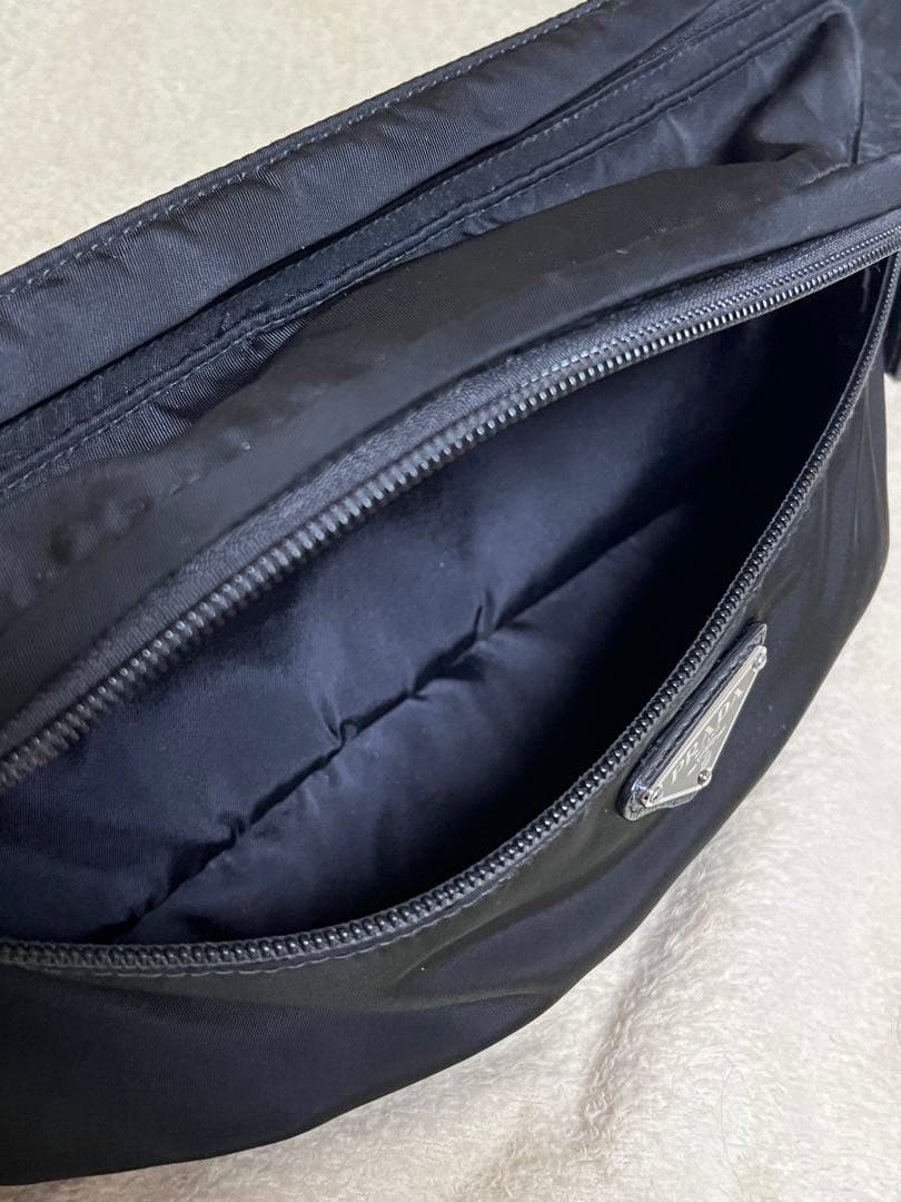 PRADA ボディバッグ　ウェストポーチ　ブラック　正規店修理済み