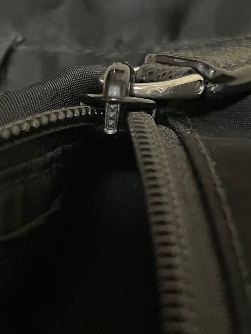 PRADA ボディバッグ　ウェストポーチ　ブラック　正規店修理済み