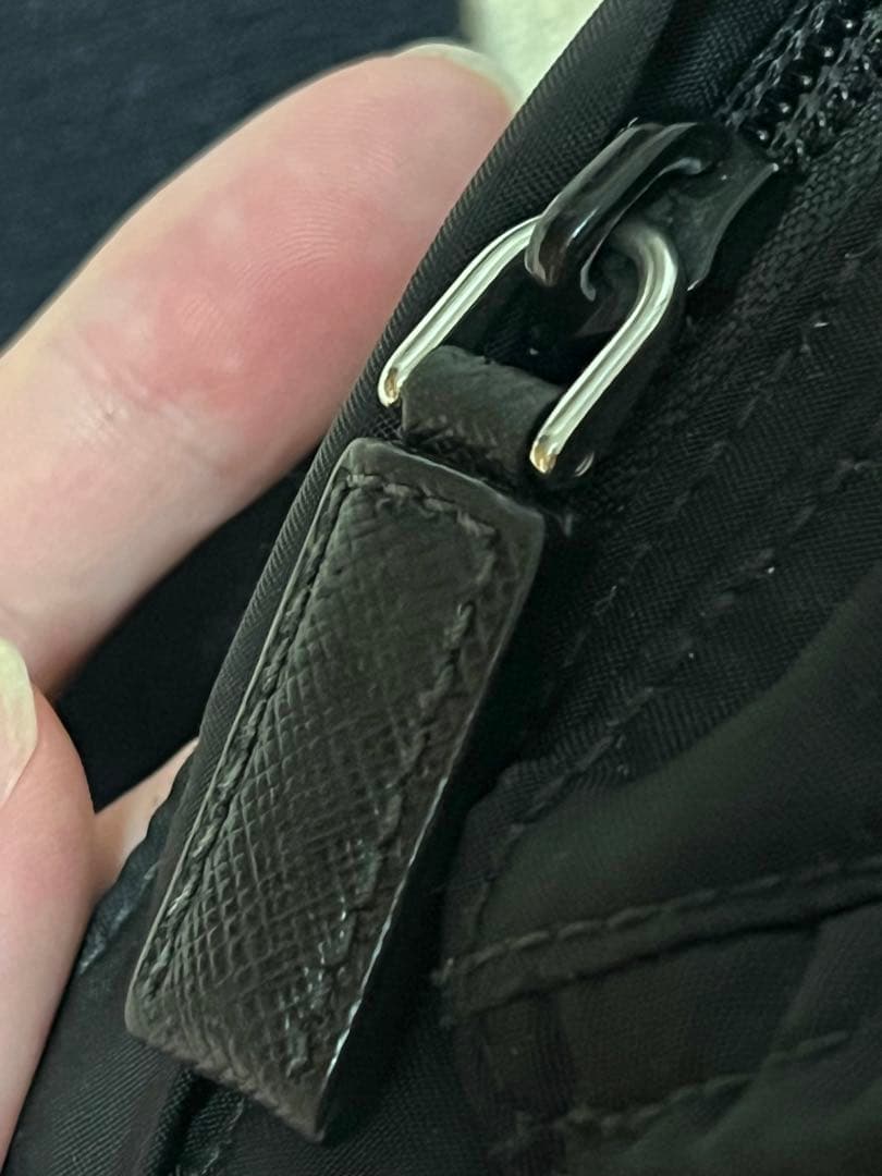 PRADA ボディバッグ　ウェストポーチ　ブラック　正規店修理済み