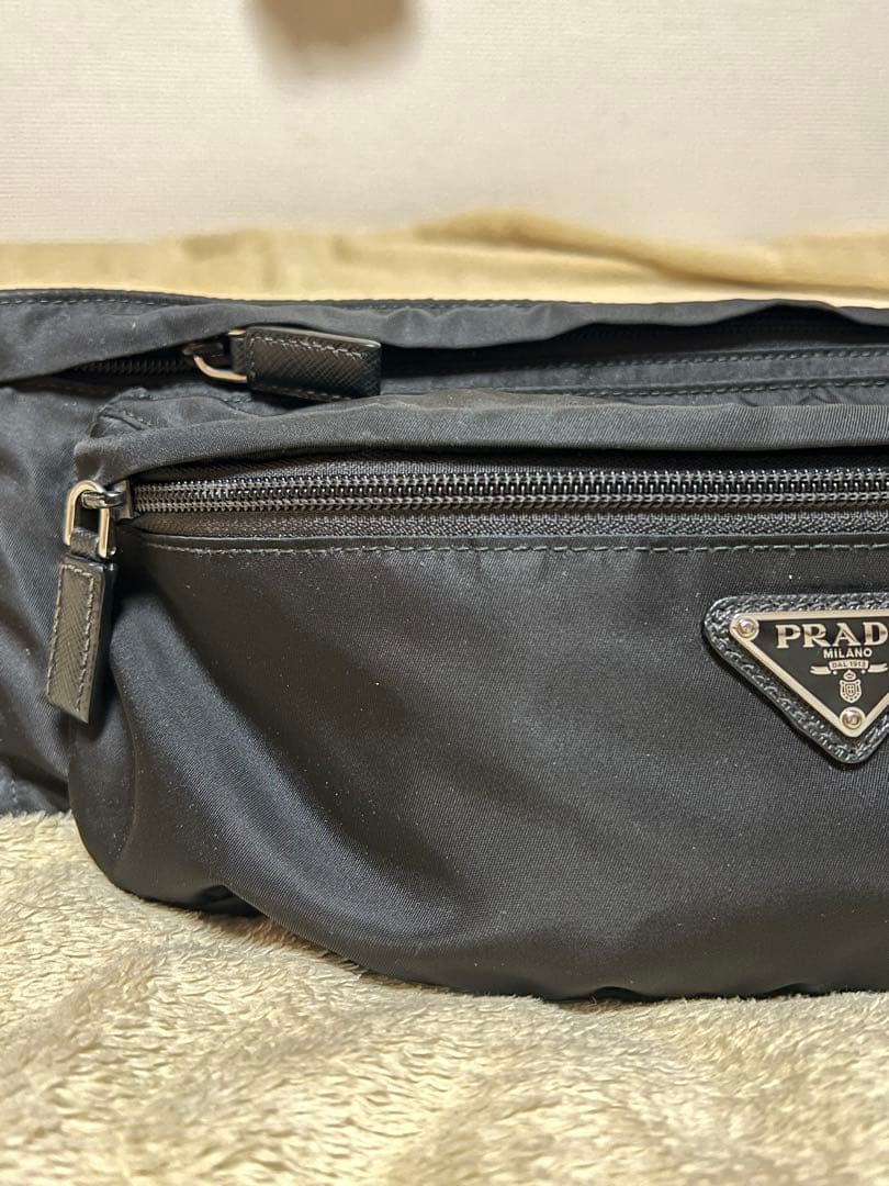 PRADA ボディバッグ　ウェストポーチ　ブラック　正規店修理済み