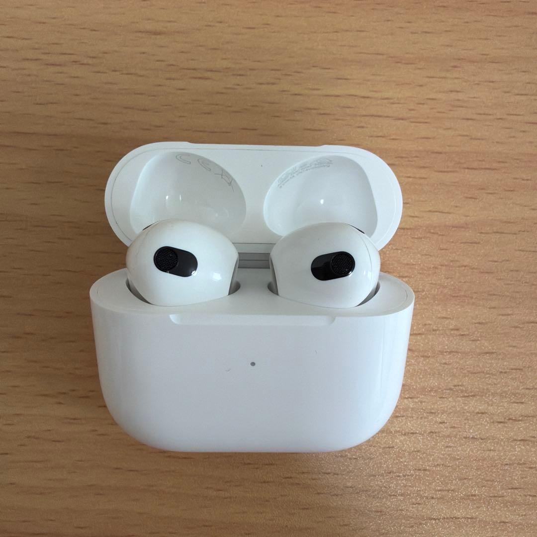 Apple AirPods 第三世代 本体 ホワイト 充電ケース付き