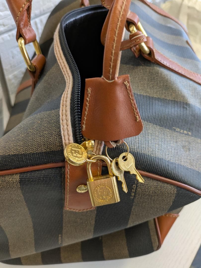 FENDI　フェンデイ　 ボストンバッグ　ペカン柄　大容量　鍵付き　2802