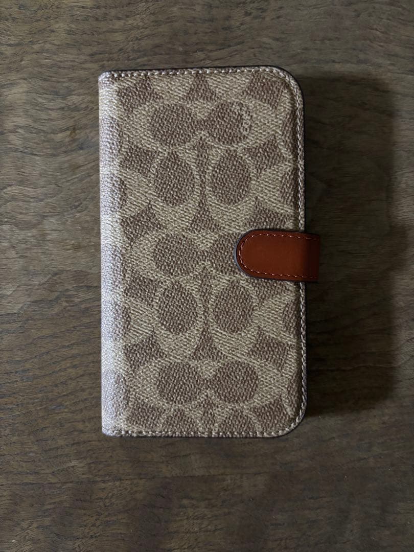 Coach iPhone 15 ケース 手帳型