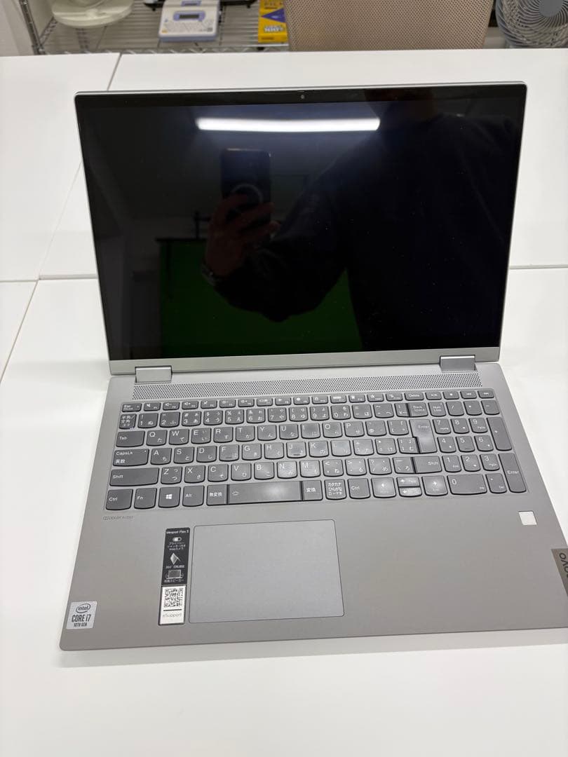 15.6インチ、Intel Core i7 搭載LenovoノートPC。