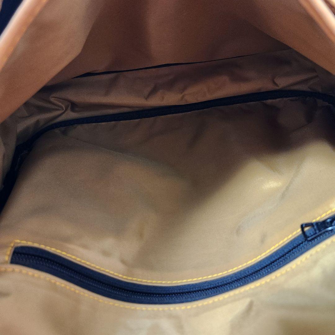 ハンティングワールド　ブラック メッセンジャーバッグ 　ショルダーバッグ