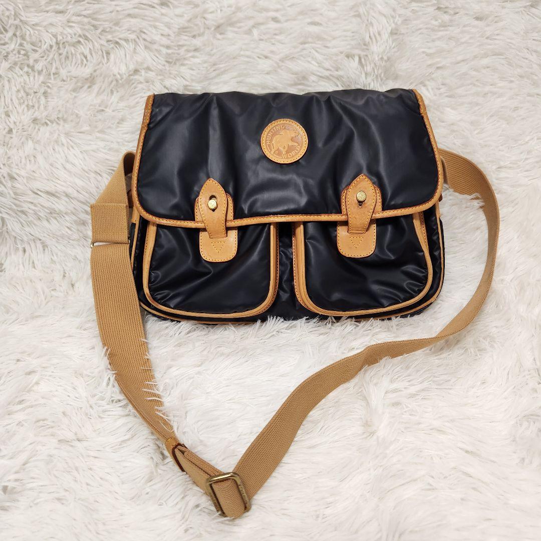 ハンティングワールド　ブラック メッセンジャーバッグ 　ショルダーバッグ