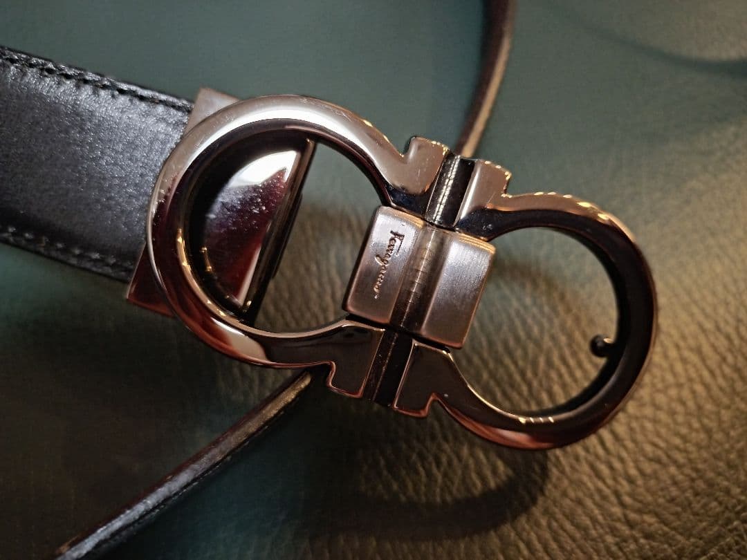 フェラガモ リバーシブルベルト ガンチーニ シルバーメタル