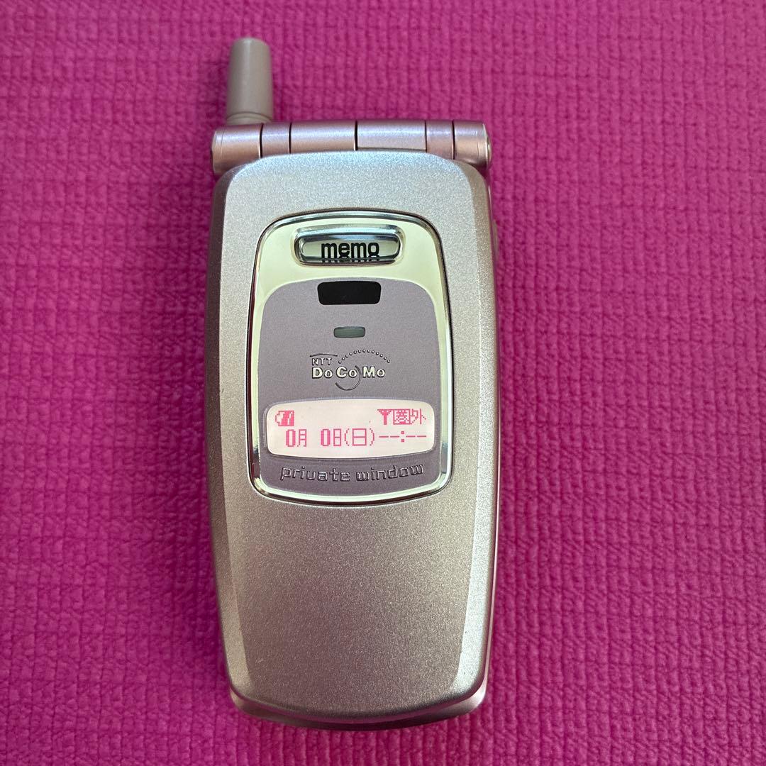 美品 レアドコモ docomo P211i ピンク　ガラケー 携帯、充電器セット