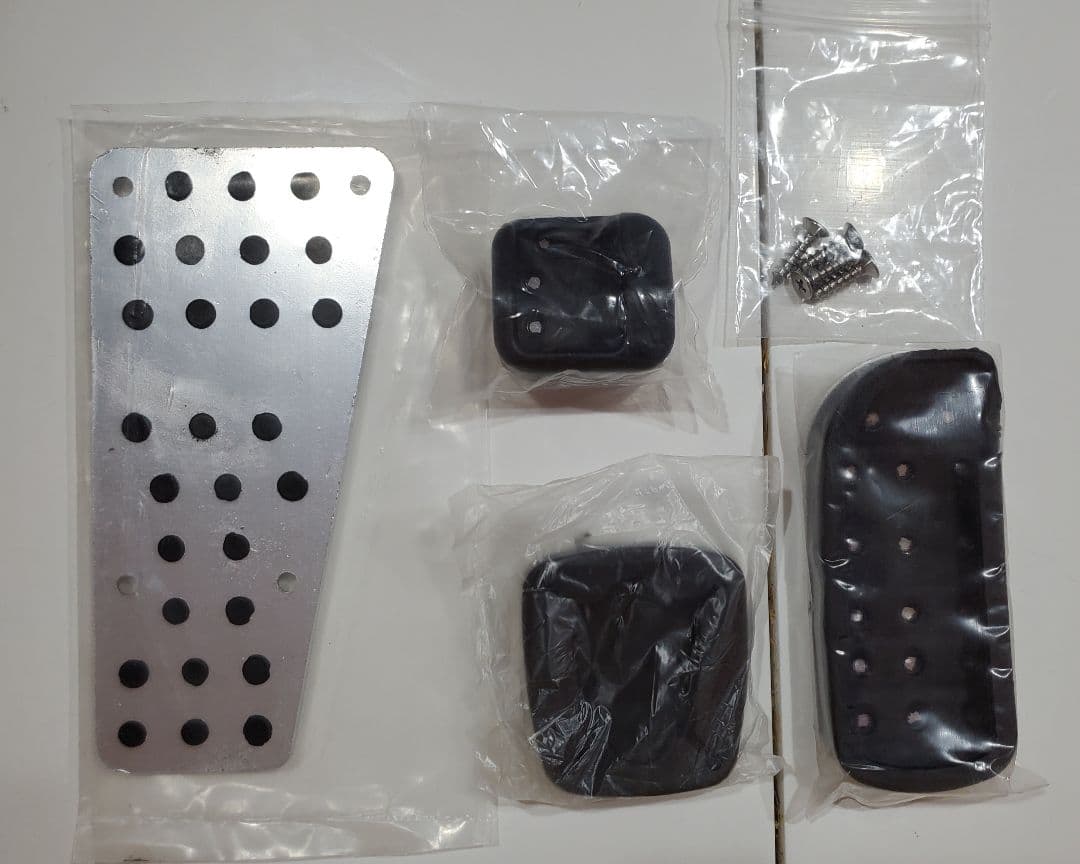 ま*る様 黒赤刻印■日産NISSAN NV350キャラバン アルミペダル