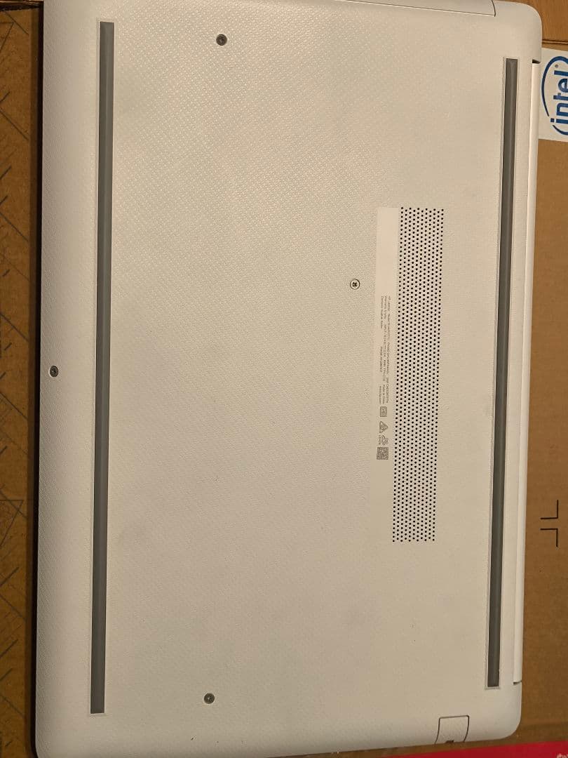中古美品 HP 9AU46PA-AAAB ノートパソコン 15-da2023TU