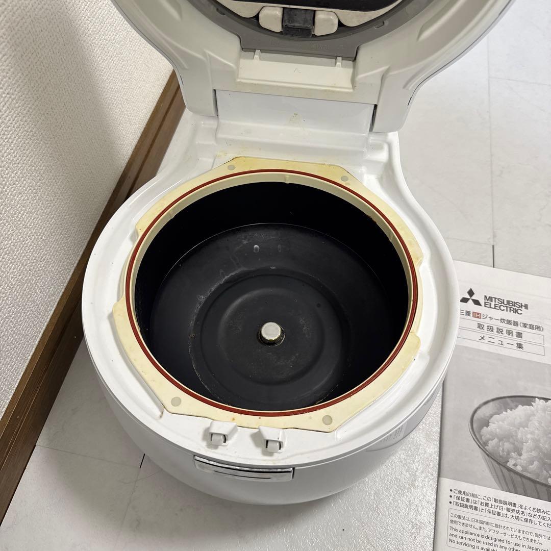Mitsubishi 炊飯器 ホワイト　NJ-AWB10 内釜無し